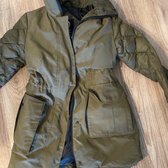 Women’s Canada Goose Winter Jacket - Picture 5 of 6